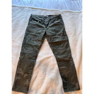 Levi's 711 Skinny Jeans in Green Camo Army Print